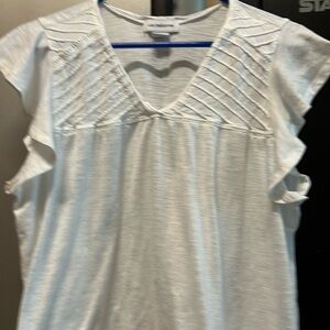 Women’s white top